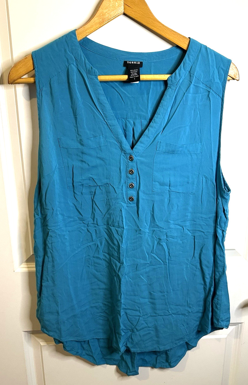 Torrid Classic Harper Sleeveless Blouse Size 1 (US 14) Turquoise Teal Hi Lo Hem